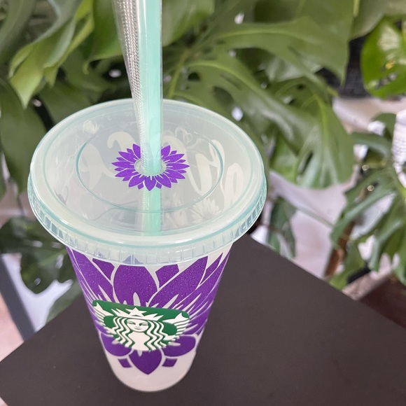 Venti Starbucks Cold Cup - Picture 5 of 5